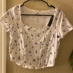 Final Sale‼️Hollister Baby Tee